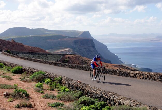 61817161a476f95be8c976c1_Lanzarote-en-bici