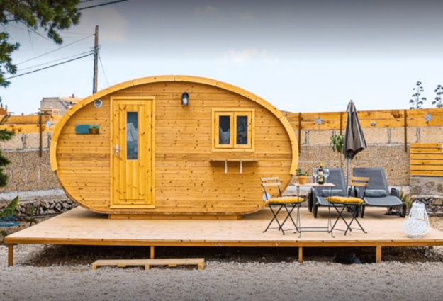 Eco houses with bathtubs or jacuzzis