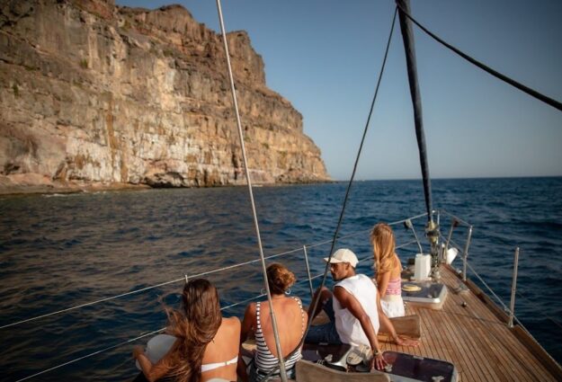 618a4cbb7ea46527c8e6809b_Velero-Gran-Canaria-paseo