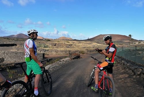 641daa2cd353e464bf0955c5_pedales_de_lava_una_super_ruta_en_mountain_bike_por_lanzarote