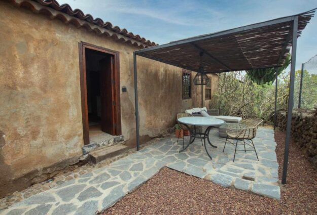 65c5f8aba288ecef7ee925f9_terrace rural house