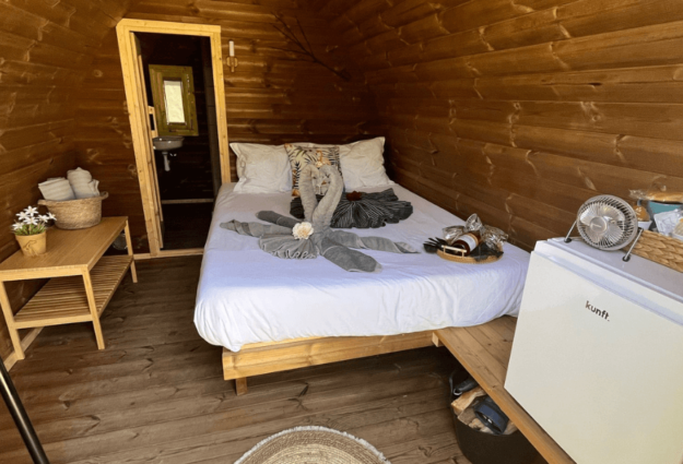 Eco houses with bathtubs or jacuzzis