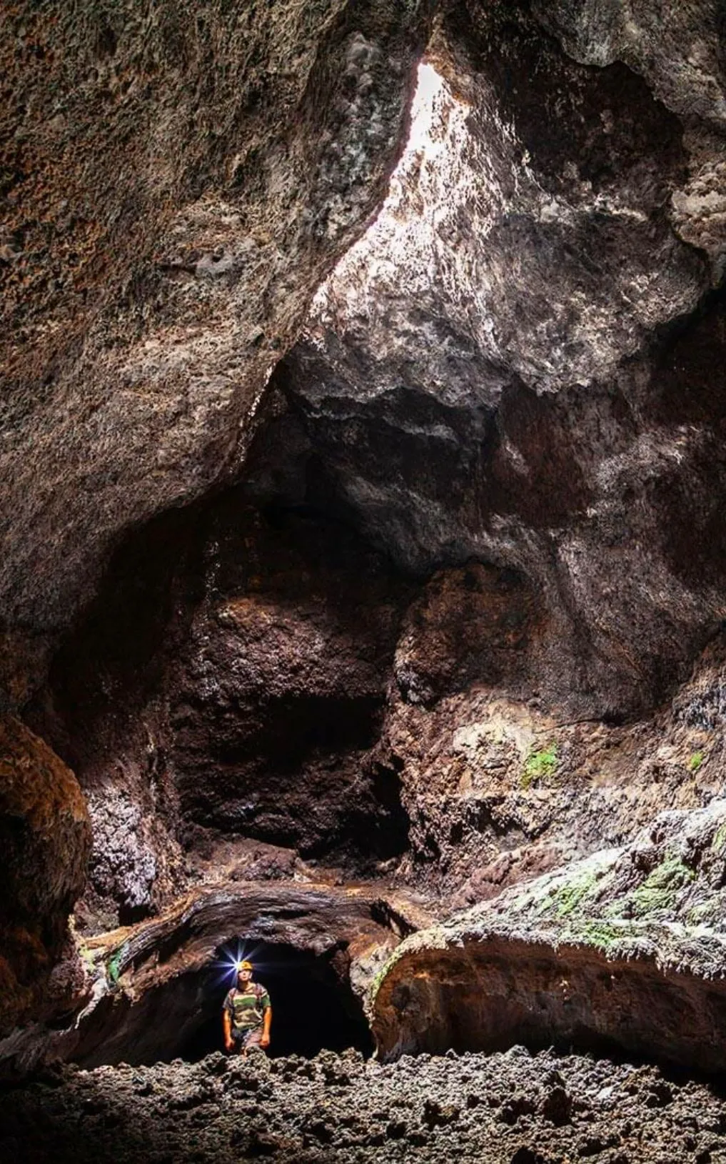La Cueva de Las Palomas | Viaje al interior de un volc&aacute;n